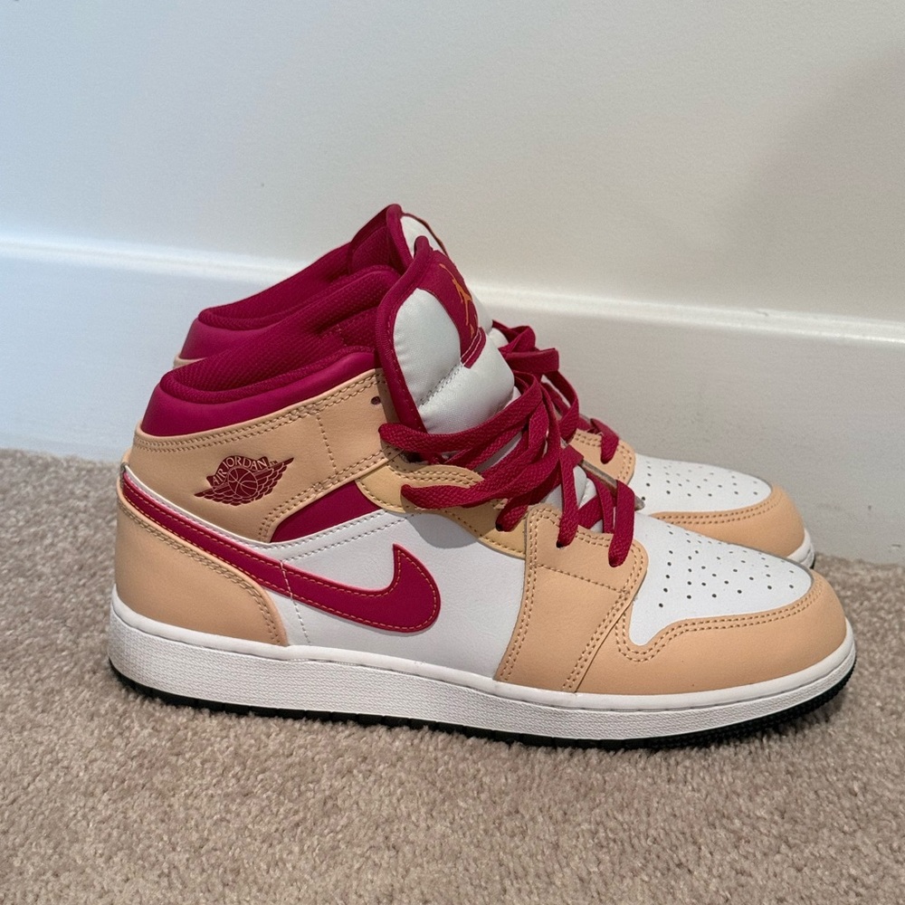 Jordan 1s Mid red and Tan